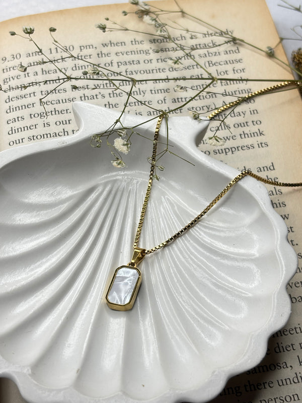 Black & White Reversible Necklace