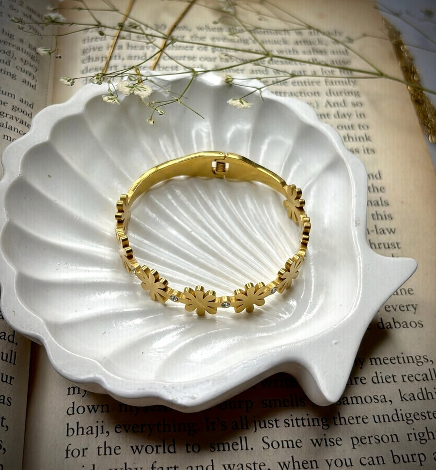 Floral Daisy Bangle Style Bracelet